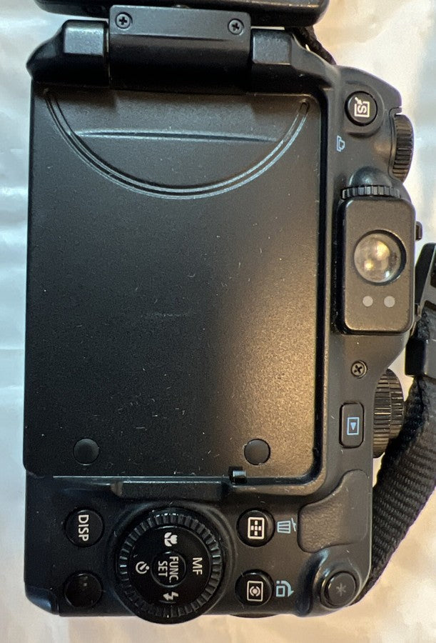 Canon PowerShot G12 10.0MP Digital Camera - Black Bundle.  *Lens Error - As/Is