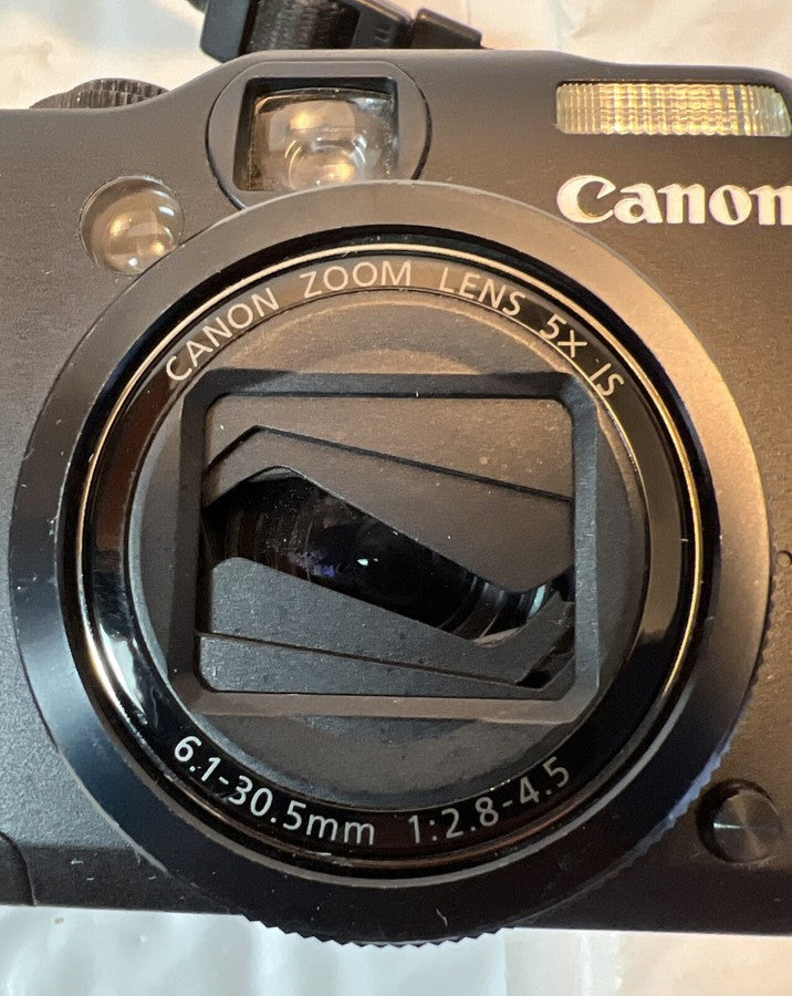 Canon PowerShot G12 10.0MP Digital Camera - Black Bundle.  *Lens Error - As/Is