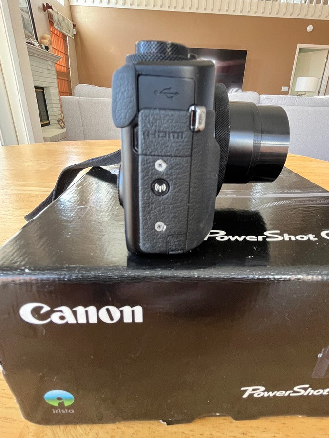 Canon G7x Mark II 20.1MP Digital Camera 4.2x Optical Zoom Full-HD BUNDLE