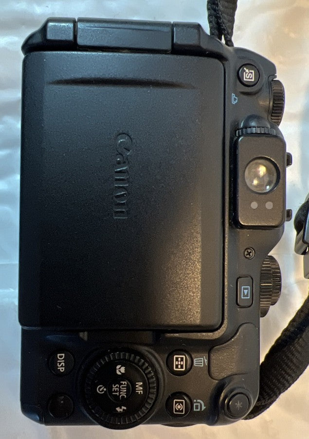 Canon PowerShot G12 10.0MP Digital Camera - Black Bundle.  *Lens Error - As/Is